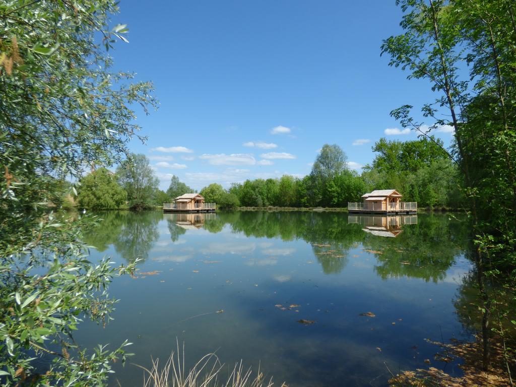 Cabanes Flottantes Du Lac De Pelisse Hotel Douzains Exterior photo
